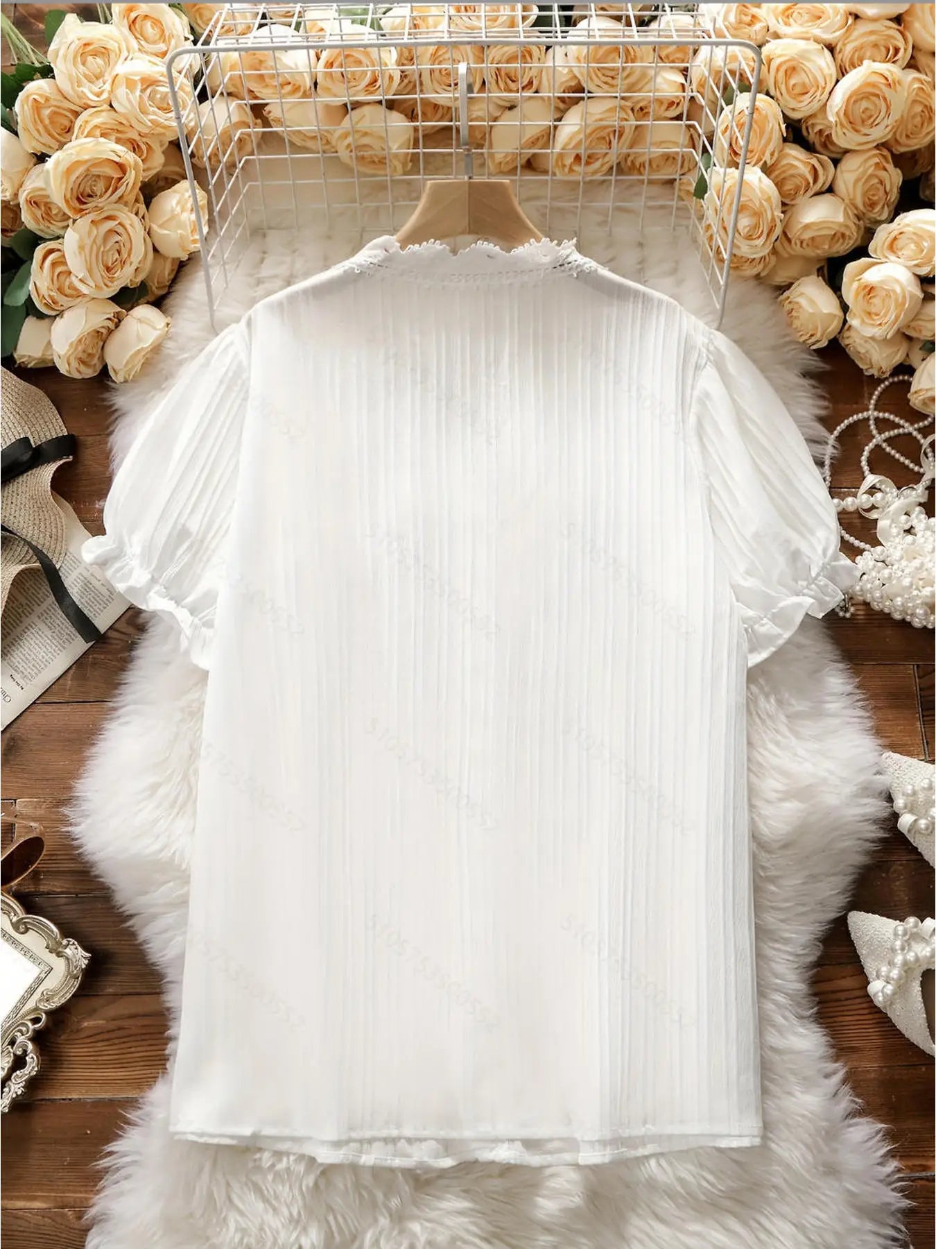 v yakalı bluz dantel aplikasyonlu