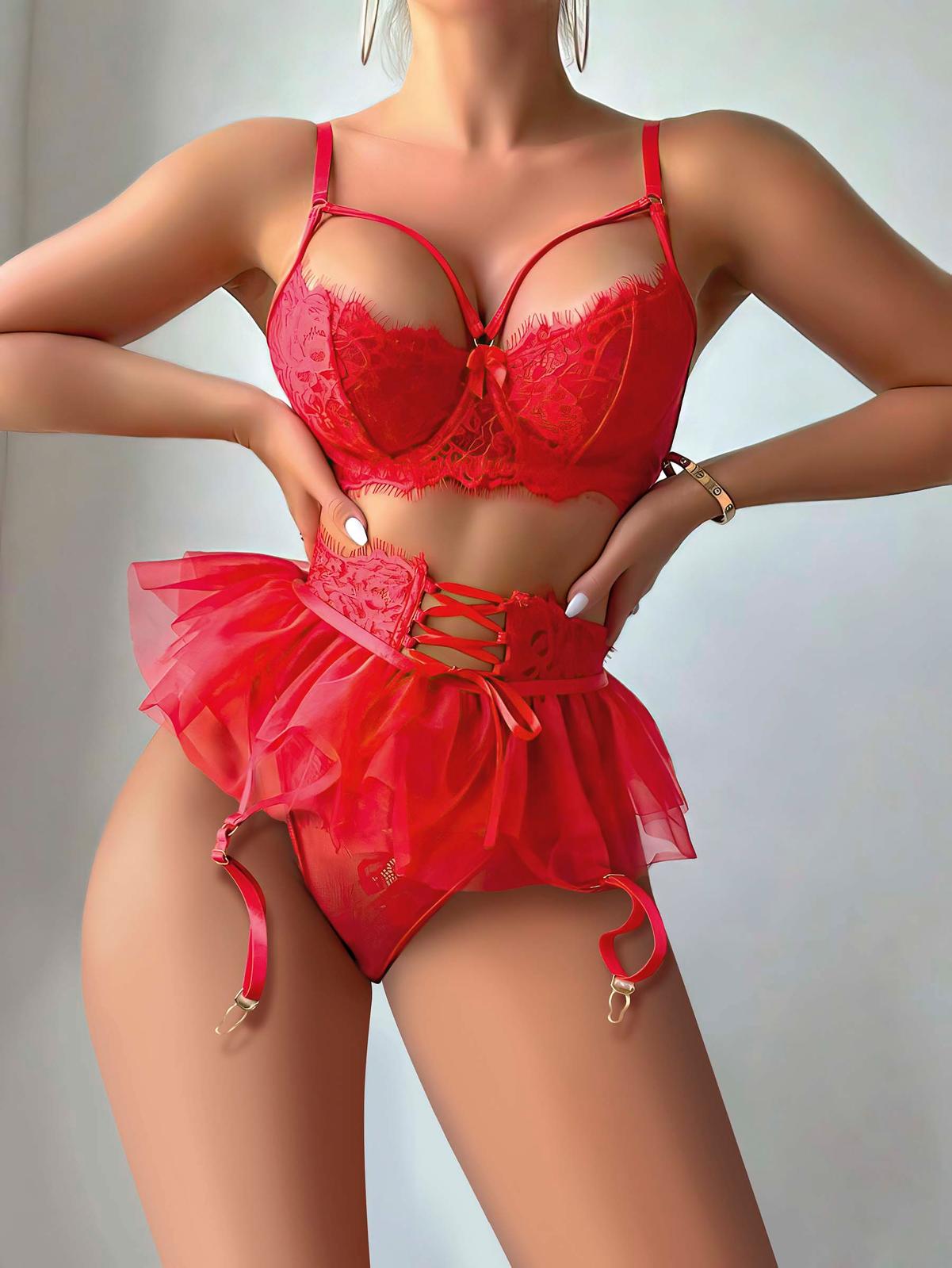 Dantel ve tül detaylı fantazi takım